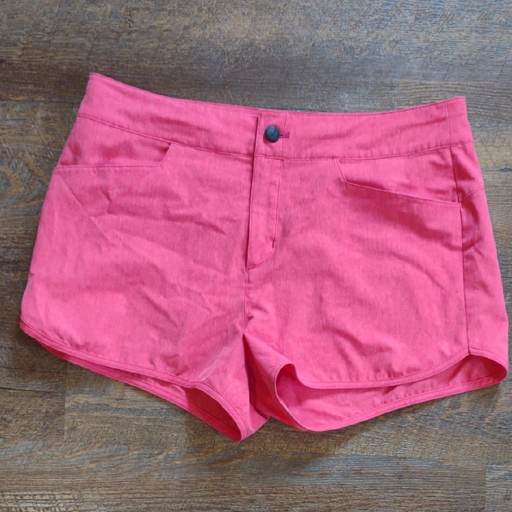 Magellan Outdoors Womens 10 Pink water Repellent Shorts